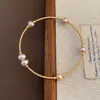 Pulsera Sencilla y Exquisita de Perla de Agua Dulce Zhuji en Forma de Gota, Pulsera Hecha a Mano Envuelta en Alambre de Cobre Dorado, Mayorista Fabricante de Joyería