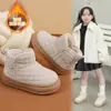 Novas botas de neve de inverno para bebês, impermeáveis e quentes, botas curtas para meninos e meninas, com fleece adicionado e botas de algodão antiderrapantes espessadas