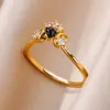 Anillo Retro de Lujo Accesible Transfronterizo con Forma de Corazón Chapado en Oro de 18 Quilates con Diamantes, Anillo Elegante y Versátil de Alta Gama para Mujer