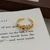 Anillos apilables de estilo palacio de lujo discreto con esmalte dorado retro chino, florales tallados, nuevo estilo chino dopamina