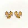 Brincos Retro Estilo Francês com Laço Inlaid de Pérolas, Brincos de Metal Elegantes e Luxuosos, Brincos de Luxo Leve de Alta Qualidade para Mulheres