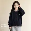 Estilo Novo Primavera e Outono Design de Moda para Meninas Senso de Estilo Doce Xadrez Renda Patchwork Tricô Cardigã Casual Versátil Peça de Roupa Externa