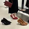 Outono de 2026 Camurça Laço Bico Fino OL Profissional Elegante Para o Trabalho Festa Salto Agulha Boate Sapatos de Salto Femininos
