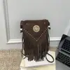 Bolsas Transfronteiriças para Mulheres 2025 Estilo Étnico Outono e Inverno Bolsa com Rebites e Franjas Bolsa Transversal Moda Tendência Estilo Europeu e Americano Bolsa Sela