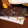 Pulseira de Aço Titânio com Franja de Trevo Vazado para Presbiopia Feminina Leve Luxo Tendência Não Desbota Moda Japonesa e Coreana Pulseira Dupla Camada Flor Pequena