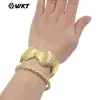 Wt-Jf361 Pulsera Unisex de Latón Abierto de Venta Caliente Única con Forma de Abanico Grande y Textura de Concha Dorada