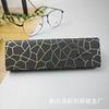 Caja de gafas portátil con marco nuevo, estilo retro triangular, hecha a mano, con logotipo fijo.