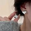 Un Par de Aretes de Perlas en Forma de Corazón con un Diseño Único, Aretes de Tuerca de Estilo Vintage de Alta Gama para Mujer