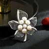 Broche de Flor con Diamantes Incrustados de Perlas, Accesorios de Alta Gama, Ramillete de Moda, Pin Estilo Coreano, Ropa, Joyería Versátil para Mujeres