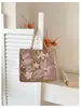Bolsa de ombro com textura simples, design de nicho, nova moda de verão 2026, bolsa tote feminina casual e estilosa