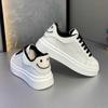 Otoño Suela Gruesa Aumento de Altura 2024 Cuero Transpirable Tenis Blancos para Hombre Estilo Coreano Deportivos Cómodos Zapatos Casuales Versátiles