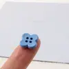 Nuevos Botones de Plástico con Pintura en Spray de Trébol de Cuatro Hojas, Lindos Colores Caramelo, Botones Decorativos Versátiles