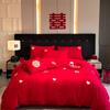 Roupa de Cama Simples Casamento Escovado Conjunto de Quatro Peças Casamento Vermelho Brilhante Roupa de Cama de Dote Conjunto Bordado de Luxo Leve Fabricante Atacado
