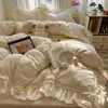 Conjunto de cama de quatro peças em veludo bordado estilo princesa de inverno, roupa de cama espessa de veludo de leite, lençol de flanela de coral e capa de edredom