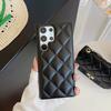 Funda para Teléfono Móvil Pequeña Fragante de Tres Dimensiones con Patrón de Diamante, Adecuada para Samsung S26Ultra, con Textura de Cuero de Lichi, Cubierta Protectora Anti-Caída, PC Duro