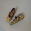 Aumento de Altura de 4 cm~2026 Nuevos Zapatos Planos de Ballet Redondos de Estilo Retro de Nicho con una Sola Correa Zapatos Mary Jane Estampado de Leopardo para Mujer