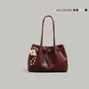 Bolso tote rojo de cuero encerado vintage para mujer, nueva colección de verano 2026, diseño simple, gran capacidad, adecuado para ir al trabajo, se puede llevar en la mano o usar como bolso de hombro