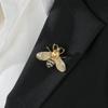 Broche Europeu e Americano com Design de Pena de Orelha de Trigo Pérola Incrustado de Diamantes, Senso de Design de Borboleta, Estilo Nicho Transfronteiriço, Alfinete para Casaco de Terno, Cardigã
