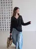 Camiseta ligera de manga larga semi-transparente para mujer, casual y relajada, protección solar, estilo coreano de verano, top único con cuello en V