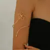 Pulsera Cruzada Europea y Americana de Flor Hueca Mariposa Nicho de Alto Grado Temperamento Anillo de Brazo Personalidad Exagerada Nueva Joyería de Brazo para Mujeres