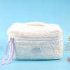 Bolsa de cosméticos de mano de color crema estilo Ins moderno y fresco, de gran capacidad, tela ultraligera, linda bolsa de almacenamiento para productos de cuidado de la piel