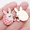 Nuevo Dibujo Animado Lindo Conejo Huevo de Pascua Goteo de Aceite Colgante de Aleación de Zinc Colgante Accesorios de Joyería para Pulsera DIY