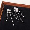 Japonês e coreano Pearl Flower Chain Tassel Prata Pin Brincos Mulheres Super Imortal Brincos Únicos Geométrico Diamante Brincos Distintivos