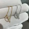 V Oro Versión Alta Nueva Cadena de Clavícula de Nariz de Cerdo Full Diamante Colgante Pequeño Q para Mujer Cadena Y de Lujo Ligero Simple Oro Rosa