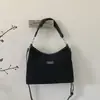Bolso Cuadrado Pequeño de Gran Capacidad Retro Casual 2025 Invierno Nuevo Bolso de Hombro con Temperamento Coreano Ins para Mujer