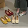 Sapatos Rasos Souffle Edição Pele de Ovelha Vermelho e Amarelo para Mulheres Primavera 2026 Novos Sapatos Macios Sola Macia Tipo Slip-On