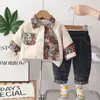 Conjunto Casual de Primavera e Outono para Meninos 2026 Nova Jaqueta de Primavera e Outono para Bebê Jaqueta de Couro Patchwork Cartoon Infantil Conjunto de Duas Peças Tendência