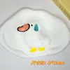 Ins Dibujo Animado Pato Sudoroso Chirriante Peluche Colgante Libro Rojo Patito Silencioso Lindo Decoración para Mochila de Estudiante