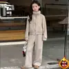 Chaqueta Deportiva Casual Estilo Coreano para Niñas Invierno 2026 con Felpa Interior, Sudadera con Capucha y Cuello de Piel, Pantalones Anchos Gruesos de Moda