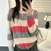 Cardigã de tricô listrado em duas cores com gradiente para mulheres, novo para primavera e outono, macio e solto, casual, com gola redonda, jaqueta suéter top