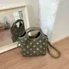 Bolso pequeño súper moderno, nueva colección otoño 2026, diseño único de lunares, bolso cruzado elegante y versátil, bolso tipo cubo de alta calidad
