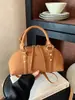Bolso de mano, bolso tote pequeño, sensación de alta gama, versátil para ir al trabajo, bolso de hombro cruzado, nuevo bolso vintage para mujer Otoño e Invierno 2026, transfronterizo