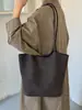 Bolsa de mano tejida estilo retro para mujer, nuevo diseño moderno y de moda 2026, con un toque de alta gama y gran capacidad, similar a una cesta de compras