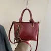 Bolso de Cubo de Mano para Viajes Transfronterizos para Mujer 2025 Nuevo de Principios de Primavera Moda Retro Bolso de Hombro Bolso Versátil de Alta Gama para Mujer