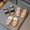Sandálias Infantis 2024 Verão Novo Tecidas Abertas Sapatos de Princesa Sapatos para Crianças Pequenas e Médias Tendência