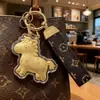 Nuevo Modelo 2026 "Hazte Rico Pronto" Colgante de Caballo Pequeño Llavero, Clip para Teléfono, Colgante para Bolso, Adorno, Pequeño Regalo