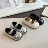Novos Sapatos Mary Jane para Meninas Primavera e Outono Sapatos de Princesa com Laço Solado Macio Antiderrapante Sapatos de Couro Versáteis para Crianças