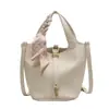 Bolso de diseño nicho para mujer 2023 nuevo este año popular de verano todo-partido bolso bandolera de alta gama portátil tipo cubo