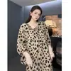 Pijamas de estampa de leopardo no atacado para mulheres, roupa de casa fina de algodão e seda, pode ser usado fora de casa, tamanhos grandes, conjunto de verão para 100kg