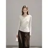 Camiseta simples e versátil com gola inclinada moderna, corte slim e temperamento elegante para mulheres, top estiloso de outono