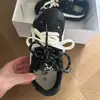 Zapatillas de entrenamiento alemanas de moda con suela gruesa para mujer, nueva colección otoño 2026, zapatos planos casuales versátiles, zapatillas negras populares antideslizantes