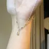 Colar com Pingente Minimalista Estilo Cool Gota d'Água para Mulheres, Versátil e Estiloso, Nova Tendência Corrente de Clavícula Corrente de Pescoço