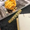 Pulsera Hueca de Flor con Diamantes de Zirconia Cosidos Pulsera de Sentido Avanzado Diseño Exquisito Pulsera de Moda para Viajes Pulsera de Celebridad de Internet para Mujeres