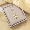 Colar para Mulheres, Simples e Moderno, Pingente de Aço Titânio Galvanizado, Design de Nicho, Luxo Discreto, Sensação de Alto Padrão, Estilo de Luxo Discreto, Corrente para Clavícula Dourada