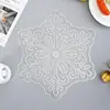 Jogos Americanos de PVC Transfronteiriços Tema de Natal Renda Floco de Neve Decoração de Restaurante Anti-queimadura Isolamento Térmico Tapete para Prato de Jantar Tapete de Mesa Venda por Atacado