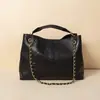 Bolsa Feminina de Pele de Ovelha, Transversal de Luxo Leve, Grande Capacidade, Couro Genuíno, Novo Modelo 2025, Bolsa Tote Tendência de Nicho, Bolsa de Mão com Corrente para Mulheres